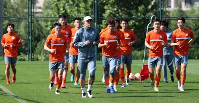 WNBA-双冠王登山祈福上路2022 孙准浩的2个愿望1个爱好