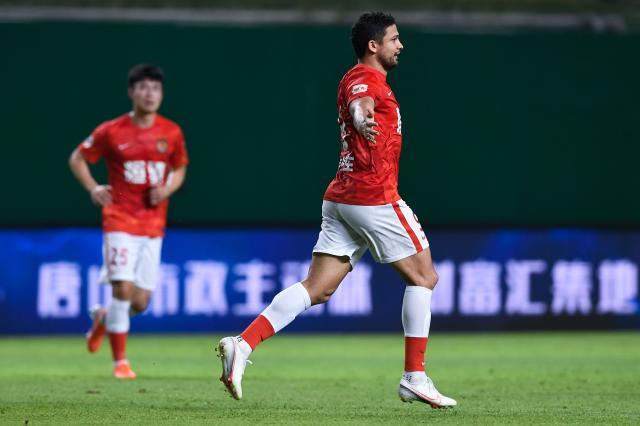 竞技宝官网-另类戴帽艾克森成德比新主角 离李金羽纪录仅2球