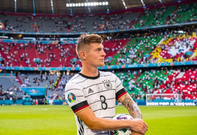 竞技宝官网-克罗斯结束国脚生涯 德媒:弗利克将重组中场