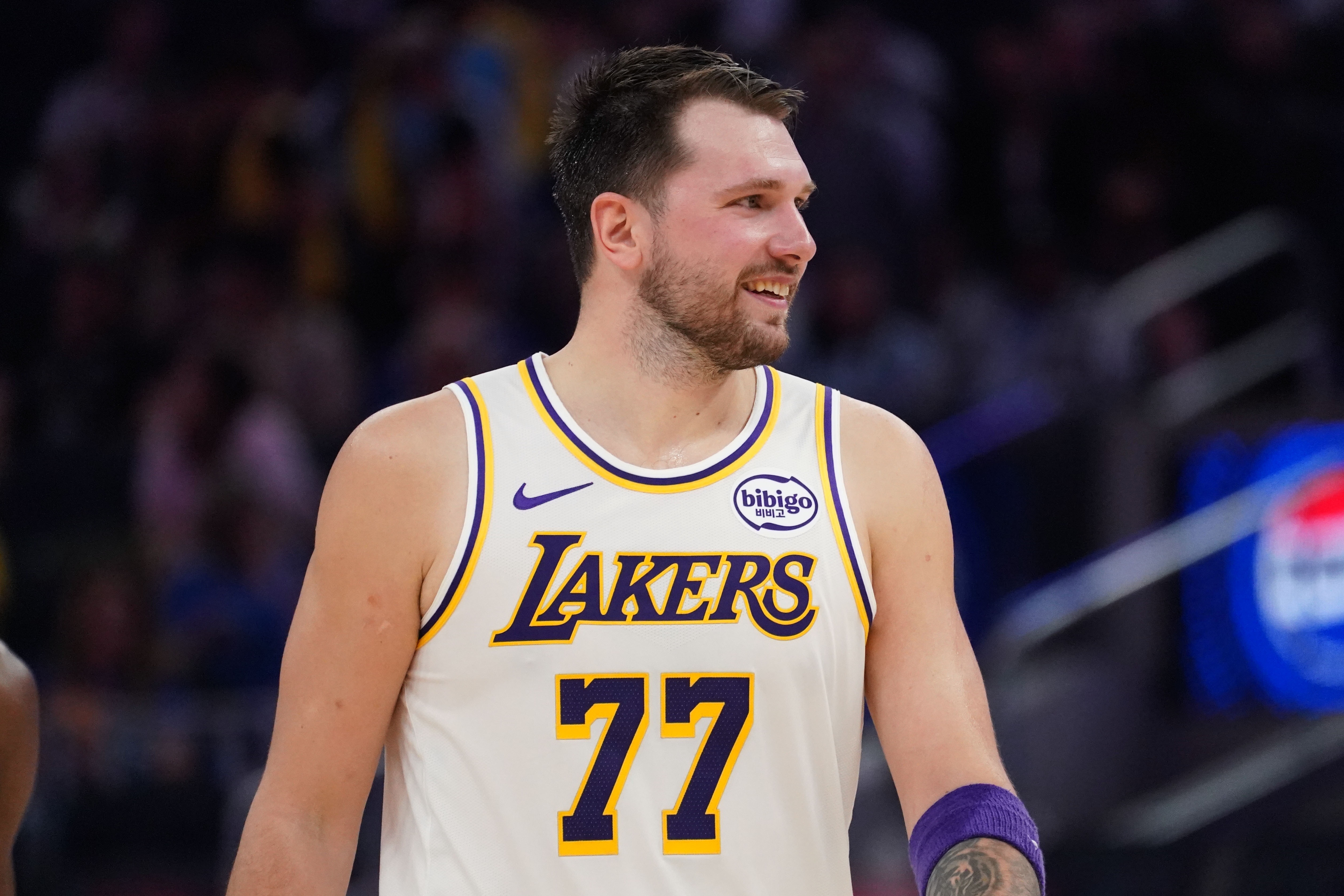 世俱杯-稳是很稳!东契奇22中10得27分10板7助1帽 7失误&抱怨太多是瑕疵